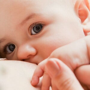 breastfeeding_landscape_shutterstock_118667500 (news)